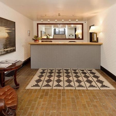 Independence Square 213, Spacious Hotel Room With 2 Queen Beds, Wet Bar, And Sitting Area Aspen Dış mekan fotoğraf
