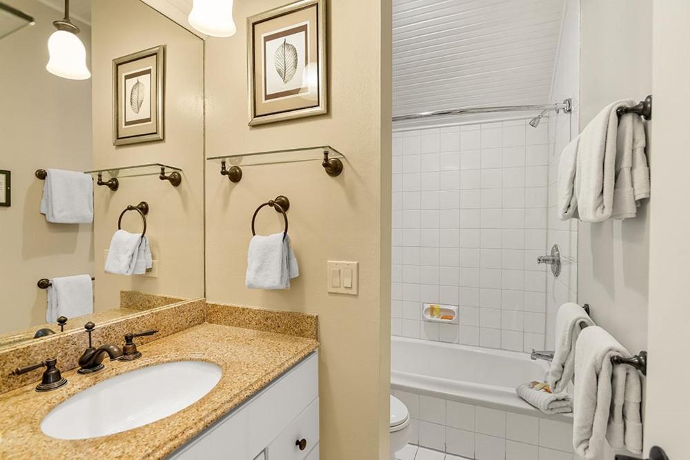 Independence Square 213, Spacious Hotel Room With 2 Queen Beds, Wet Bar, And Sitting Area Aspen Dış mekan fotoğraf