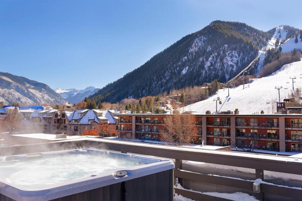 Independence Square 213, Spacious Hotel Room With 2 Queen Beds, Wet Bar, And Sitting Area Aspen Dış mekan fotoğraf