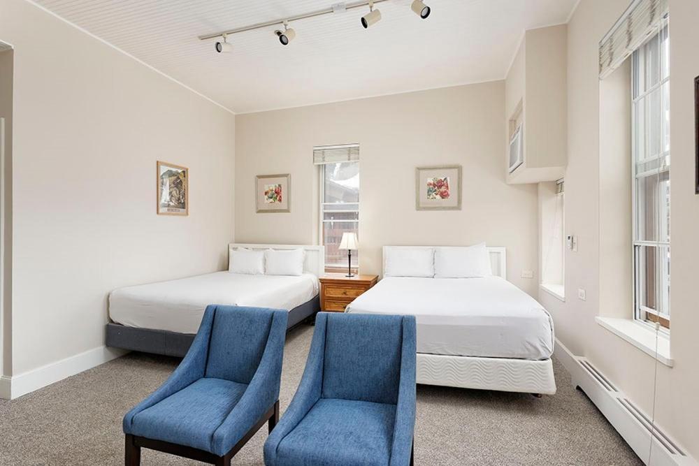 Independence Square 213, Spacious Hotel Room With 2 Queen Beds, Wet Bar, And Sitting Area Aspen Dış mekan fotoğraf