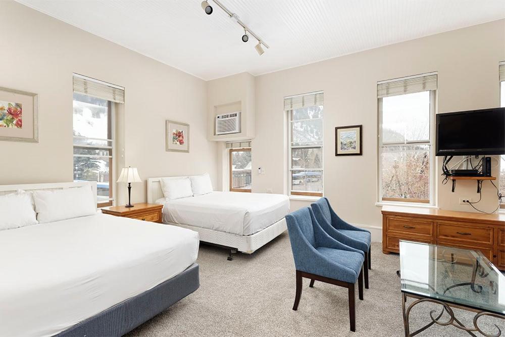 Independence Square 213, Spacious Hotel Room With 2 Queen Beds, Wet Bar, And Sitting Area Aspen Dış mekan fotoğraf